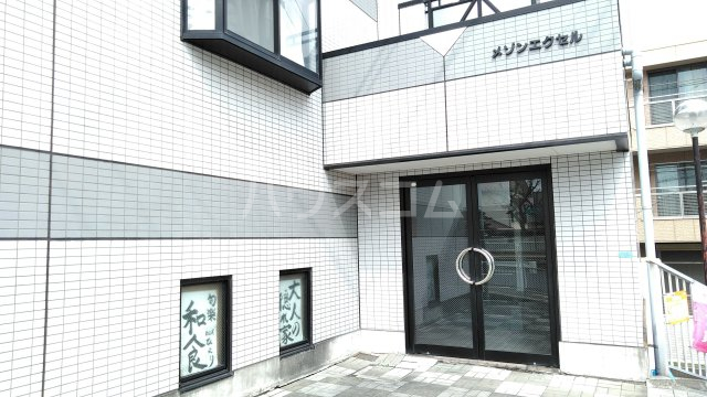 25/28 エントランス