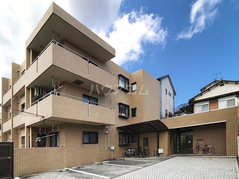 27/30 エントランス