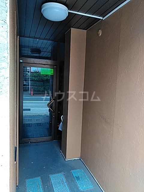 24/30 エントランス