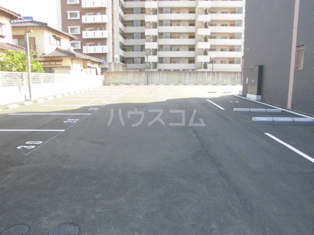 16/23 駐車場