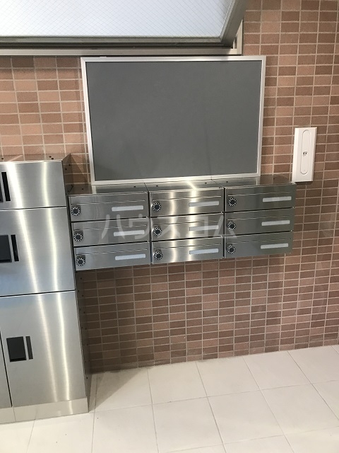 2/2 エントランス