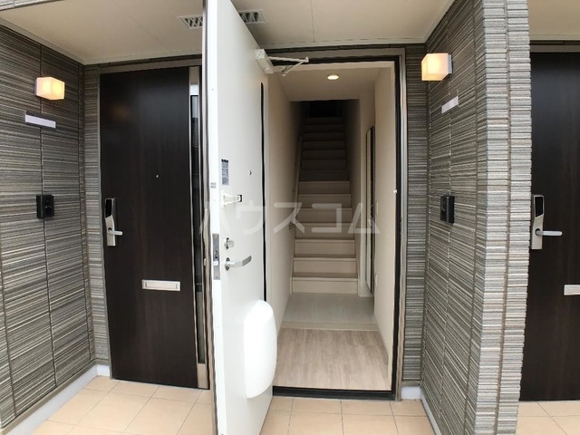 24/28 エントランス