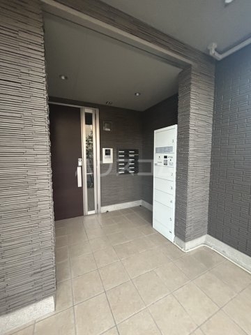 27/30 エントランス