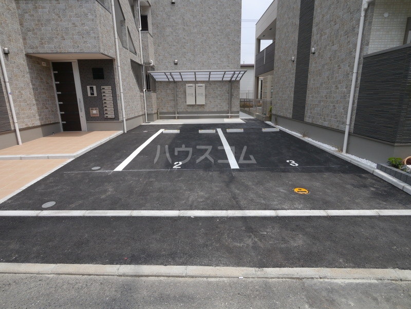 14/19 駐車場