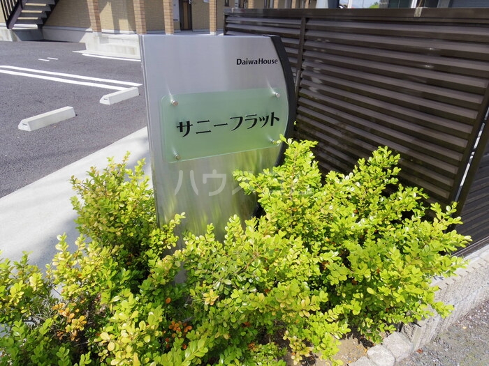 16/23 エントランス