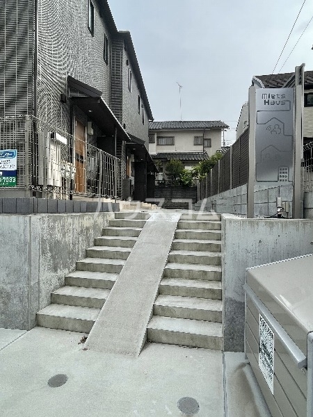 20/30 エントランス