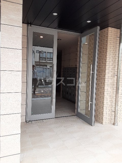 27/30 エントランス