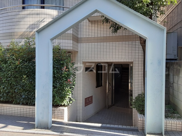 18/24 エントランス