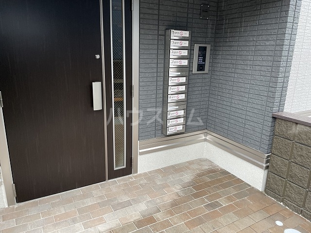 24/30 エントランス