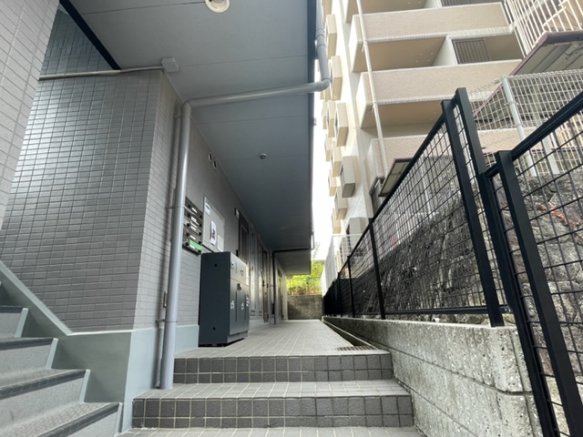 22/30 エントランス