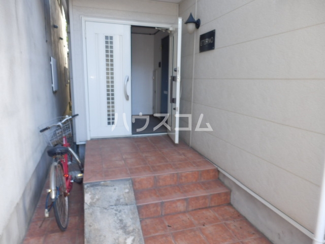 28/30 エントランス