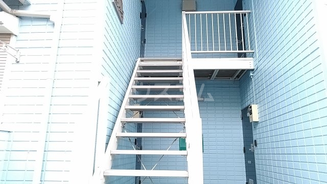 27/29 エントランス