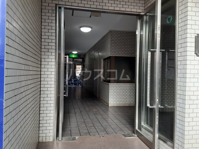 19/27 エントランス