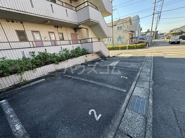 28/30 駐車場
