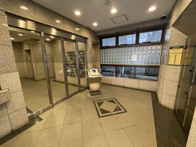 21/25 エントランス