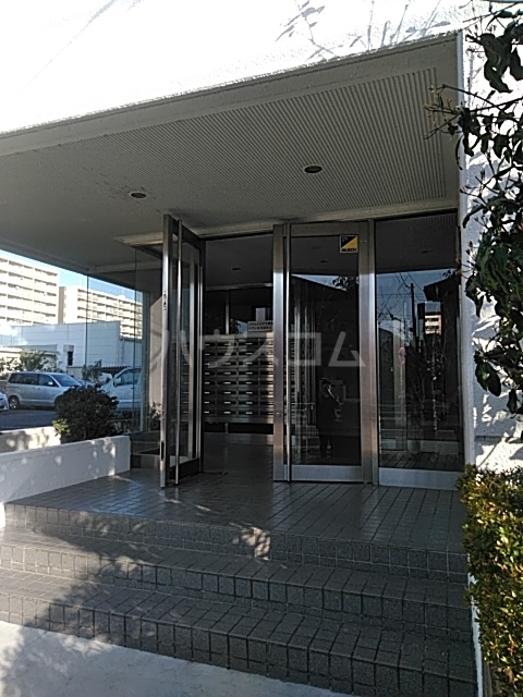 21/30 エントランス