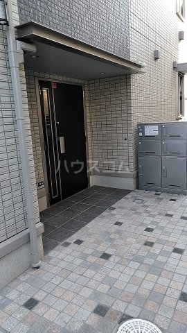 21/30 エントランス
