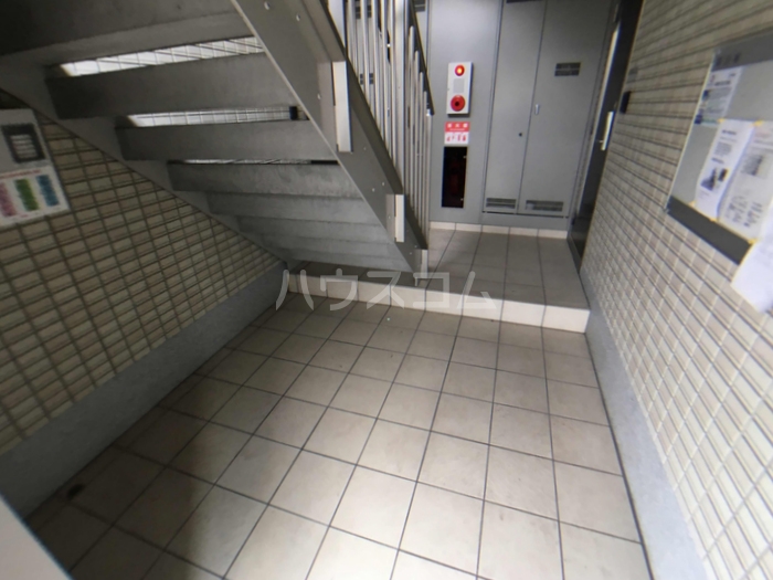 18/19 エントランス