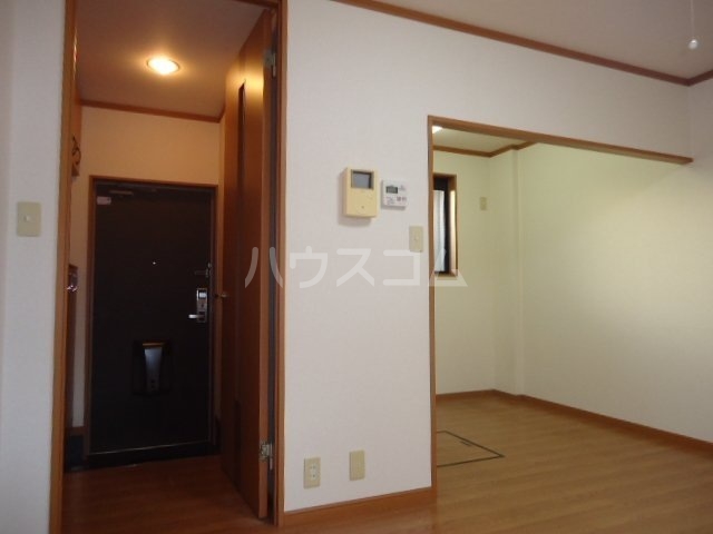 16/27 玄関