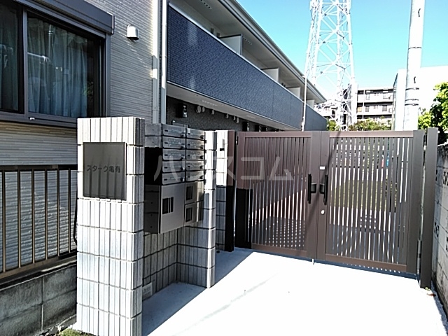 23/30 エントランス