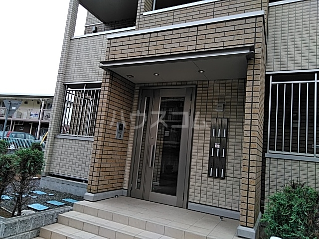 28/30 エントランス