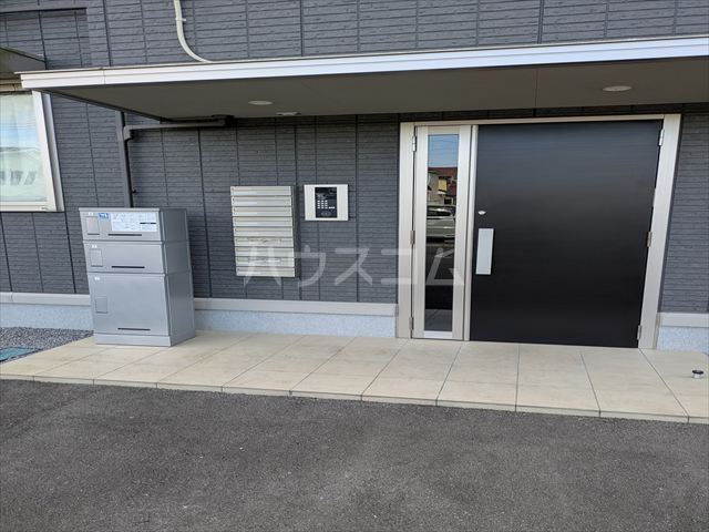 18/28 エントランス