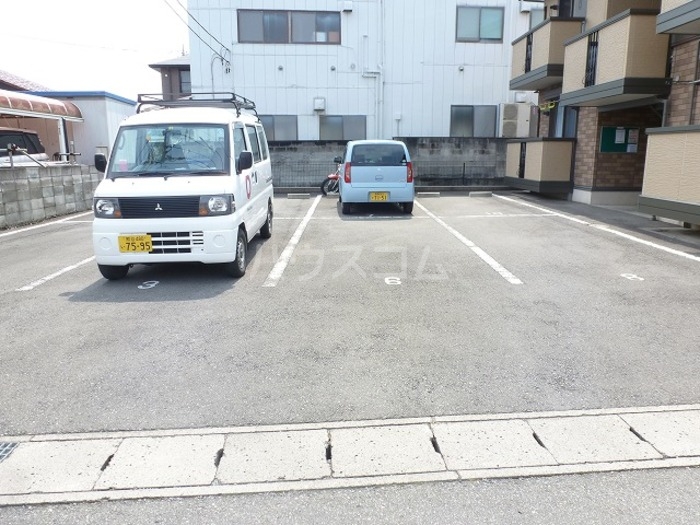 2/5 駐車場