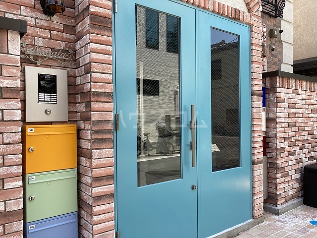 2/4 エントランス