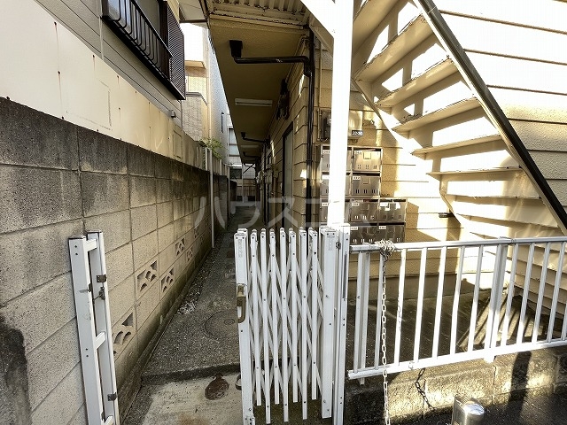 21/30 エントランス