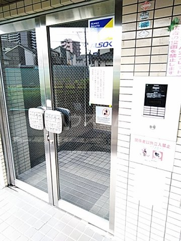 23/30 エントランス