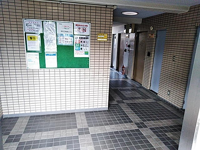 24/30 エントランス