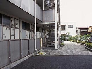 13/18 エントランス