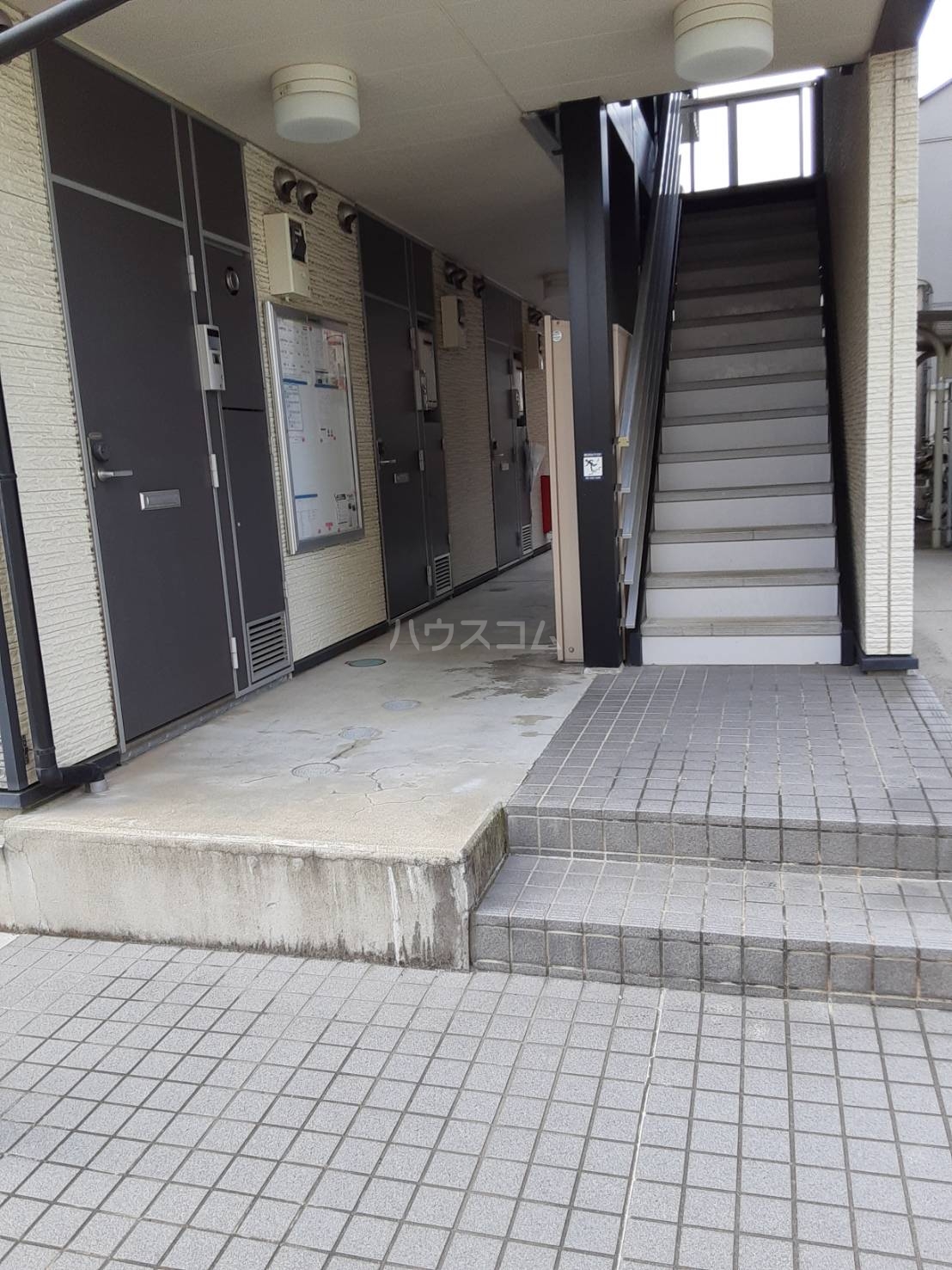 24/30 エントランス