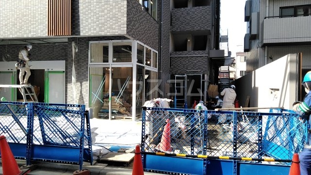 23/30 エントランス