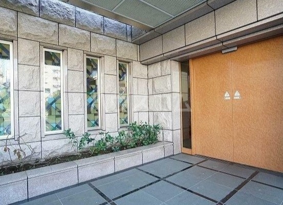 16/17 エントランス