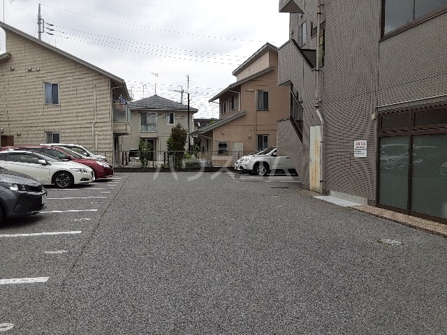 2/5 駐車場