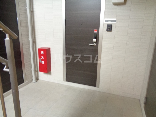 22/27 エントランス