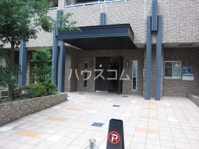 22/28 エントランス