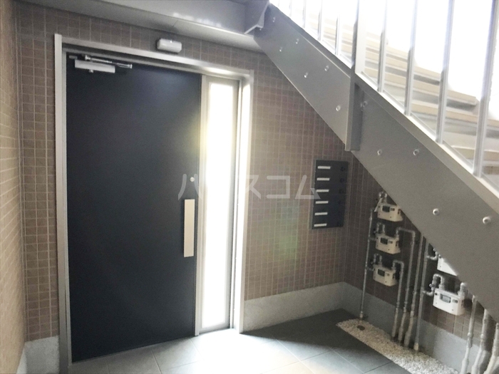 18/26 エントランス