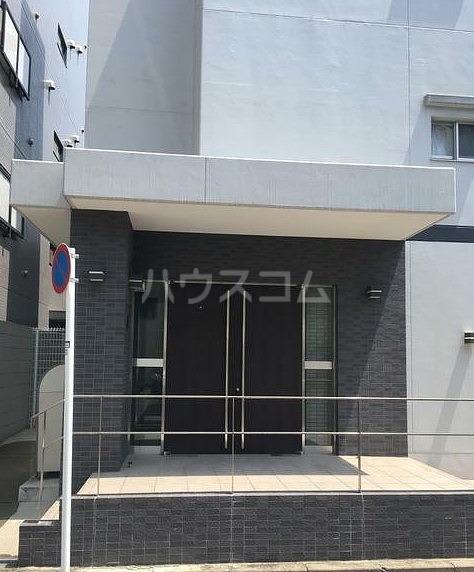 16/16 エントランス