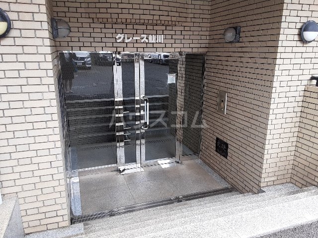 24/30 エントランス