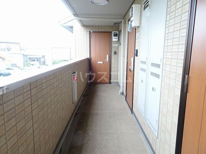 24/27 エントランス