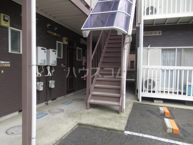 25/30 エントランス