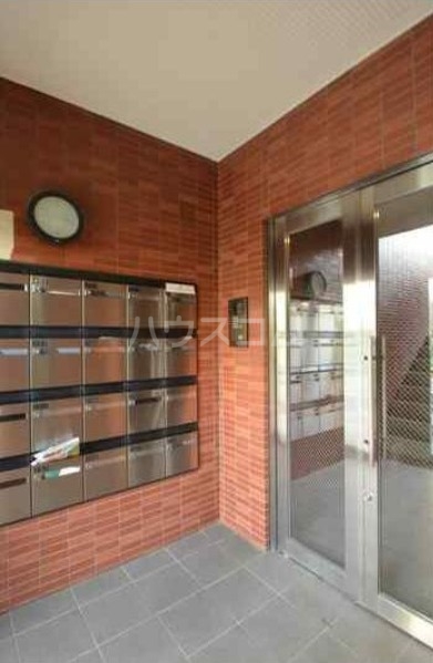 26/30 エントランス