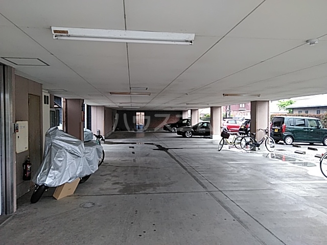 2/3 駐車場