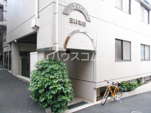 21/30 エントランス