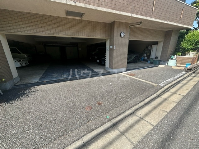 25/30 駐車場