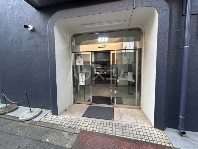 26/28 エントランス