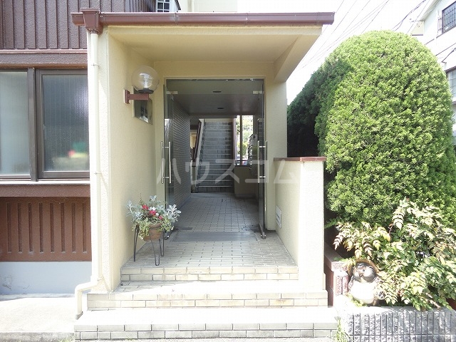 26/30 エントランス
