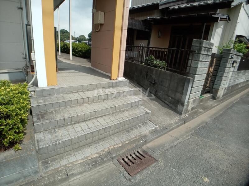 22/30 エントランス